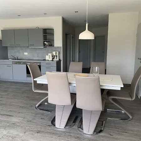 Haus Kranichfeld A شقة